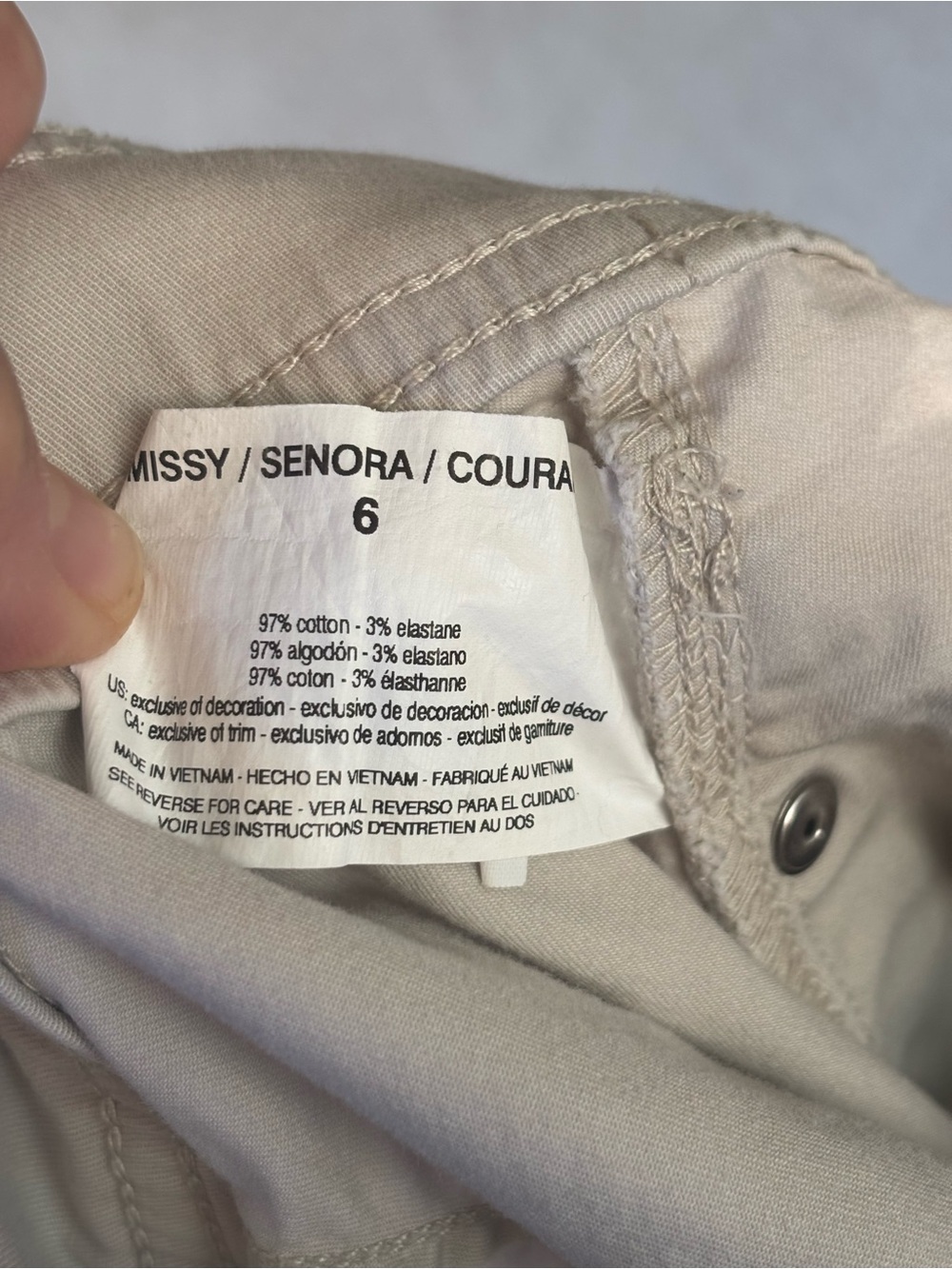 Gloria Vanderbilt Cream Cotton Stretch Capri Embroidered Pockets Size 6 - Picture 7 of 7